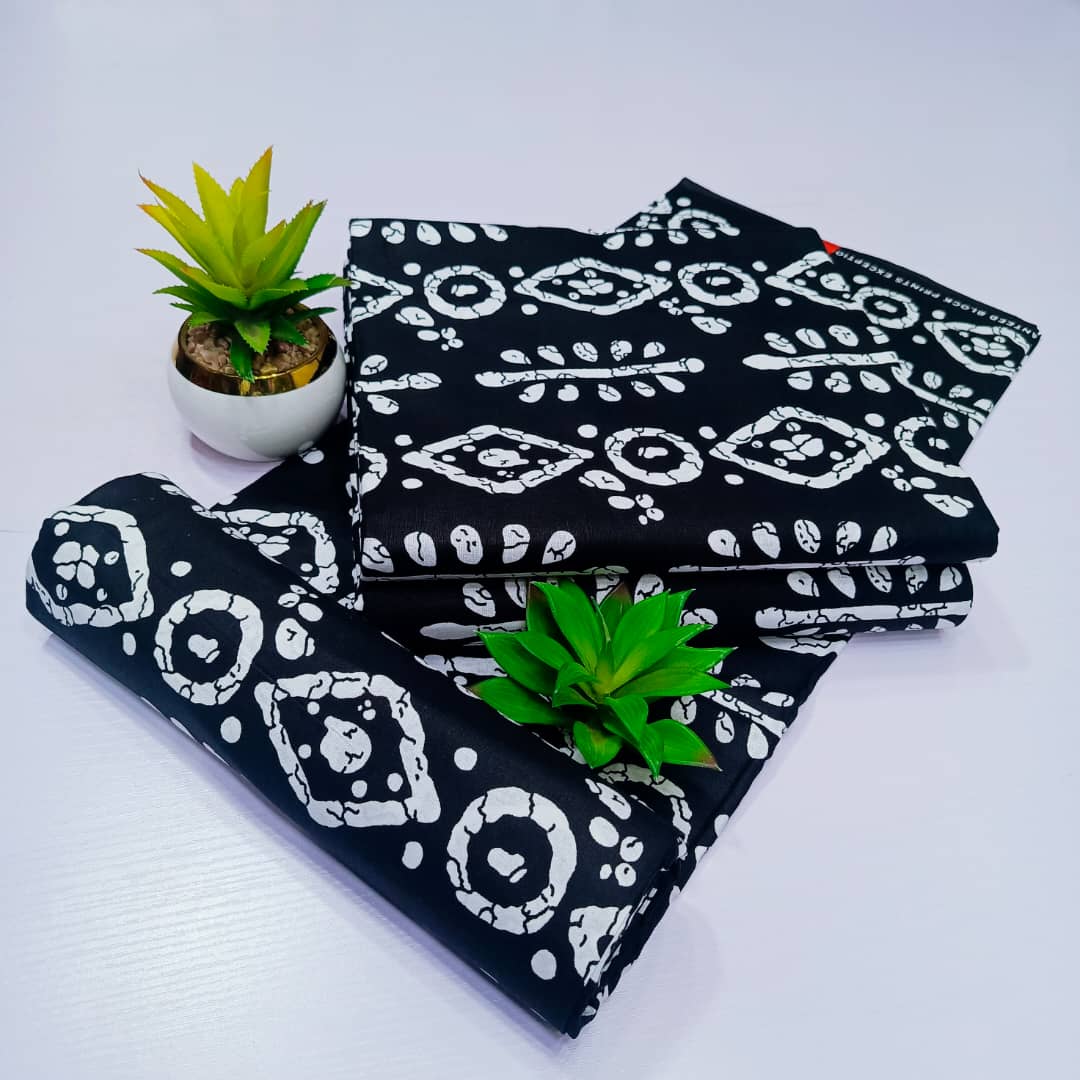 bef91984-a4b8-4ec5-9a22-12b01ef09de4 Black and white Ankara - Image 1